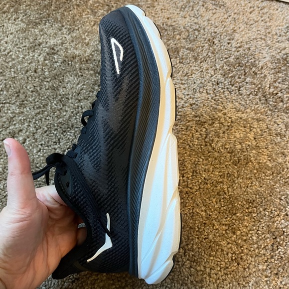 Clifton 9 hokas size 7.5 wide - Picture 3 of 10